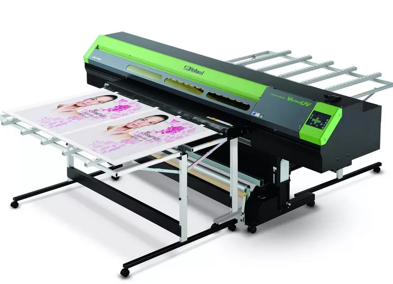 Aplicación de logotipo con tinta UV